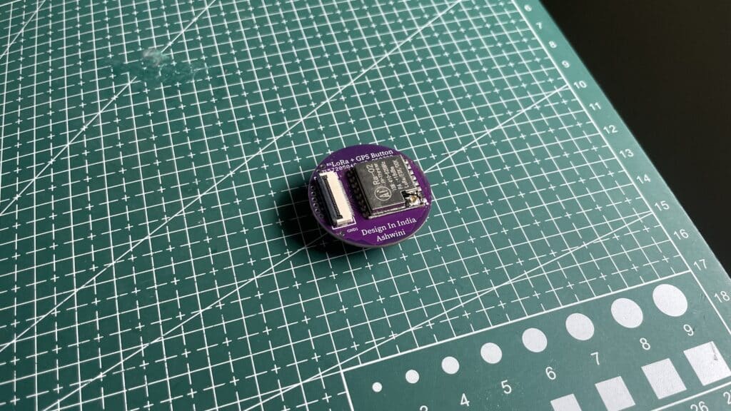 最小的开源 LoRa + GPS 模块