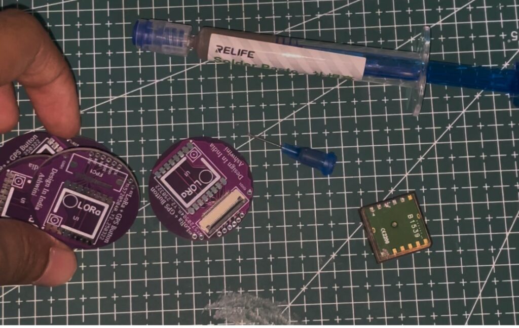 最小的 Lora + GPS 模块