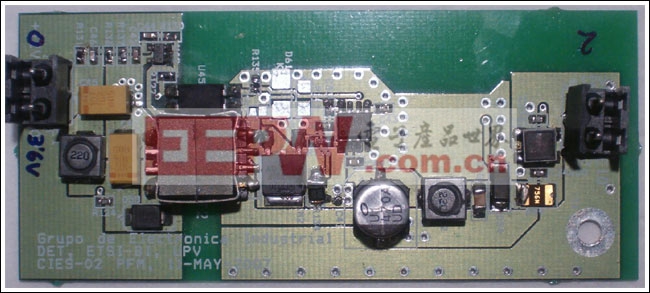 利用超低電流、脈沖頻率調(diào)制(PFM) DC-DC轉(zhuǎn)換器降低