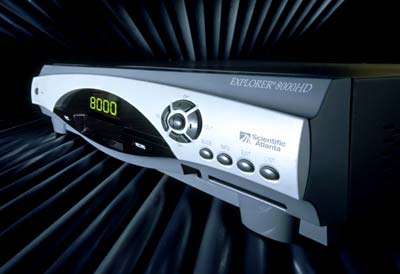 Explorer 8000HD Home Entertainment Server包含数字接收和DVR功能。