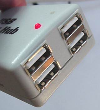 典型的USB4端口集线器可接受4个“A”连接