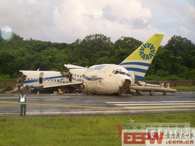 客机哥伦比亚降落时遭雷击坠毁