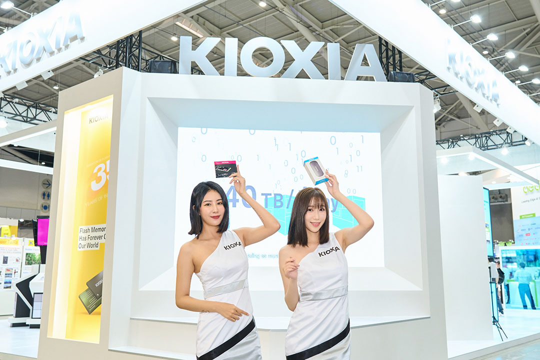 COMPUTEX 2022：KIOXIA 鎧俠全系列產(chǎn)品火力全開！PCIe 5.0 SSD、EDSFF SSD 與 XL-FLASH 應(yīng)用搶先看，集 35 年創(chuàng)新大成的「歷史隧道」更成焦點(diǎn)！