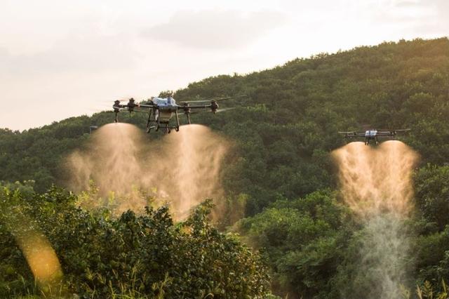 大疆发布农业无人机 每小时可播撒320亩