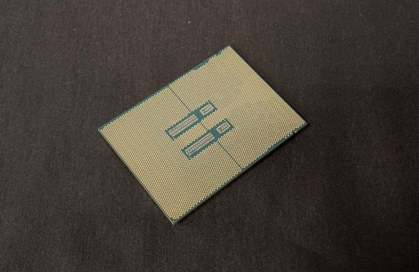 支持AVX-512 Intel 60核心至强Sapphire Rapids首次公开