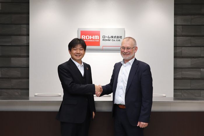 ROHM Co., Ltd. 常务执行董事CFO伊野和英（左）与SEMIKRON-Danfoss CEO Claus A. Petersen（右）。ROHM
