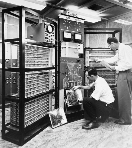 那些开创未来的十年:晶体管计算机(1951